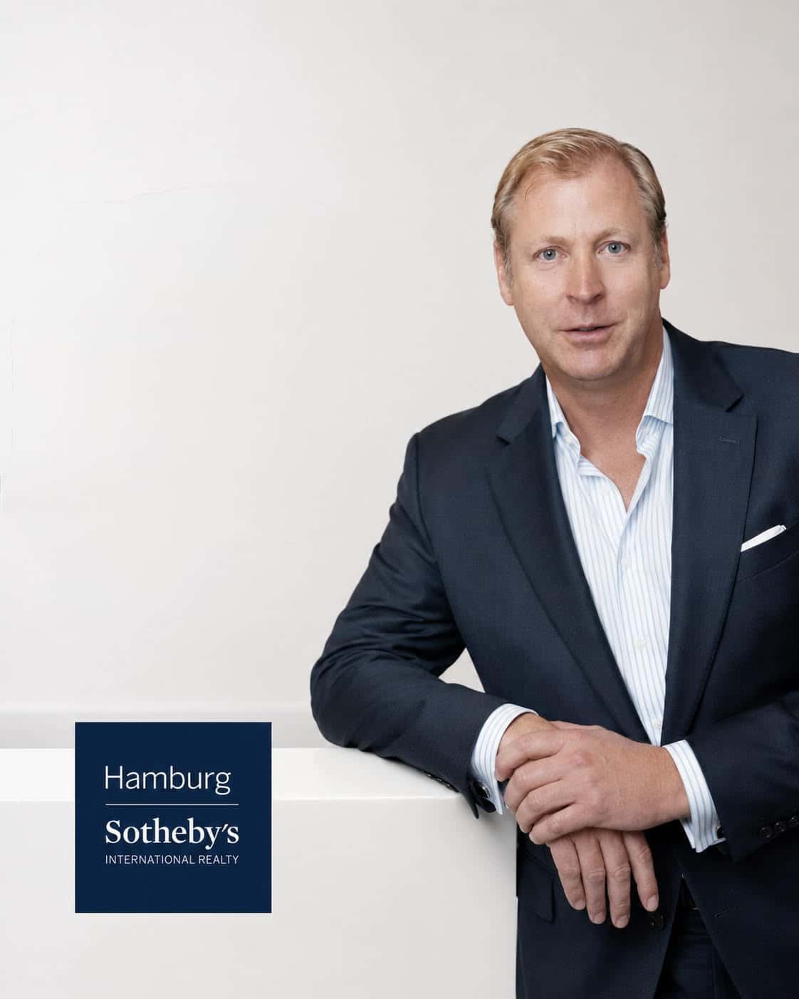 Attraktives Bild eines professionellen Immobilienmaklers bei Hamburg Sotheby's International Realty.