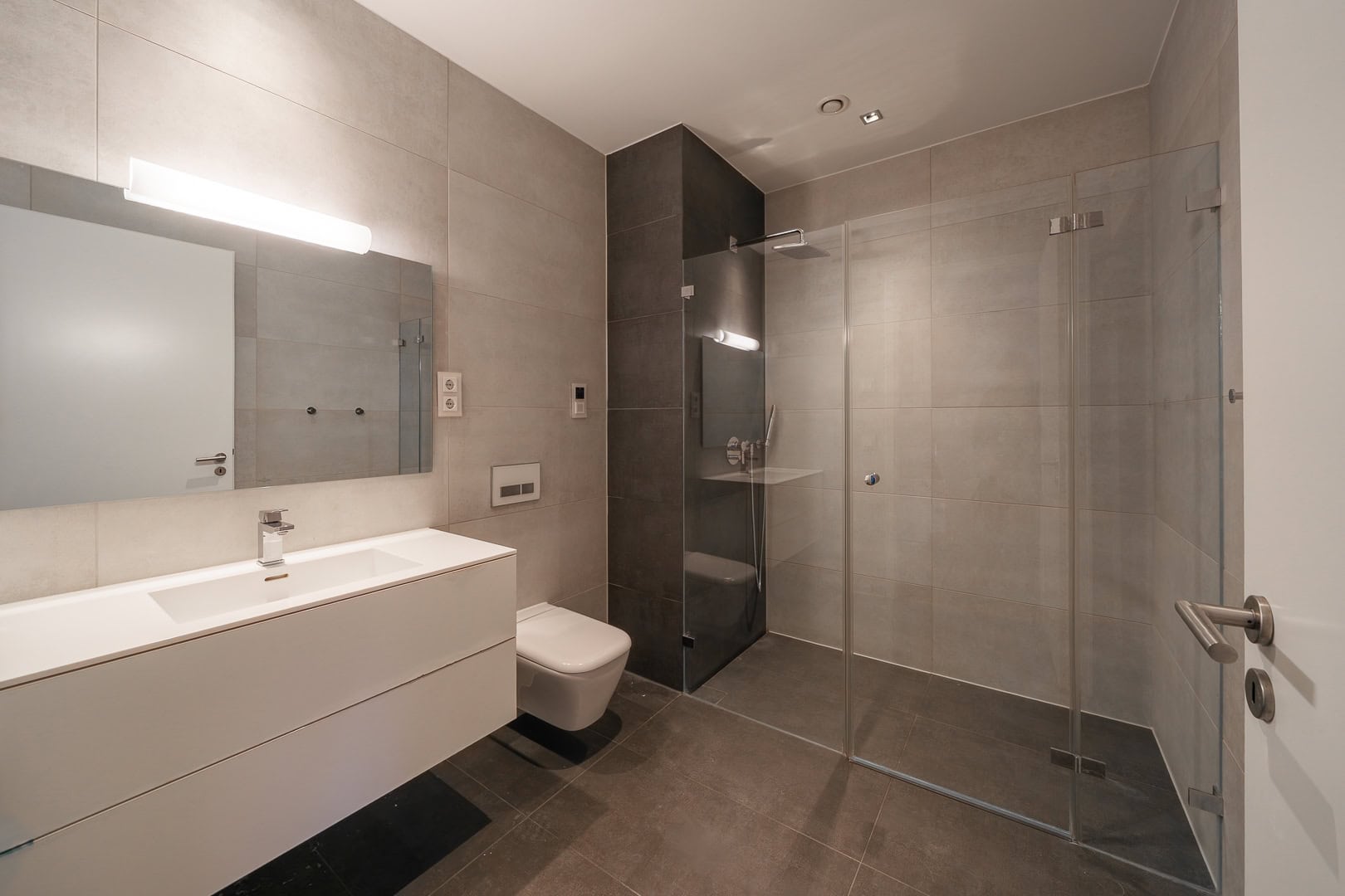 Modernes Gästebadezimmer